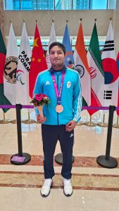 Somender from Satyawati College, Delhi won bronze medal in Asian para games held in China, playing Chess